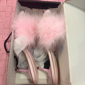 🎀Fashion Nova Pink Fluffy Heels(SIZE 10)🎀